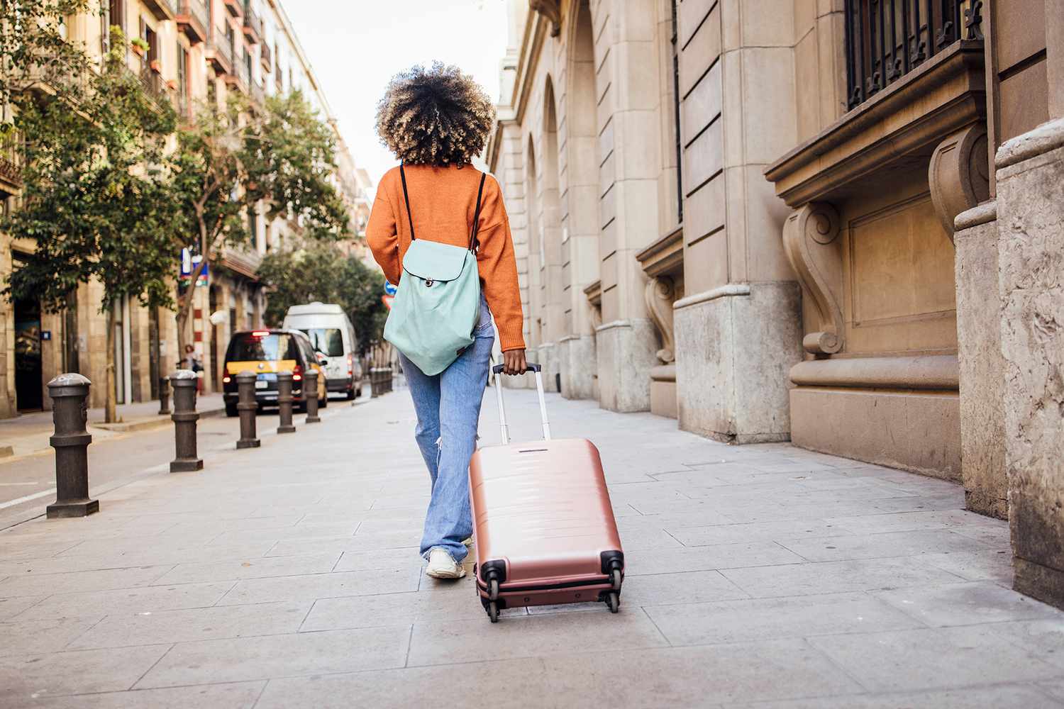 woman traveling barcelona spain_TRAVELALONE0123 5bed695bd5d74b14a3b9f1bb35f09c1c 1
